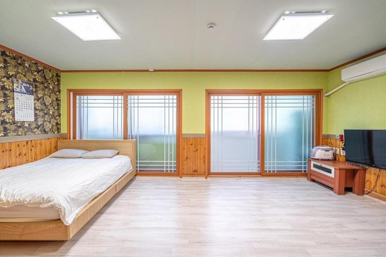 Bedroom 2, Taean Trust Pension, Taean
