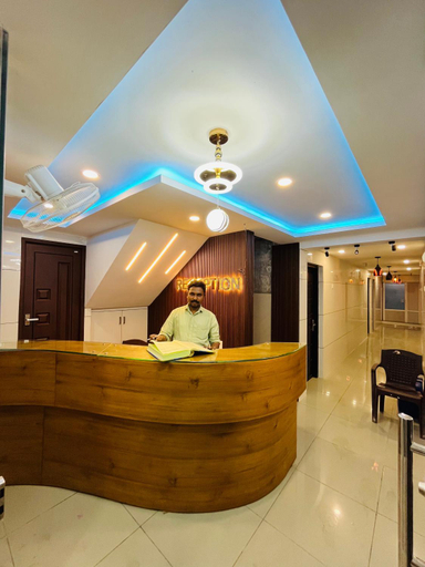 Others 5, Priya lodge, Kozhikode