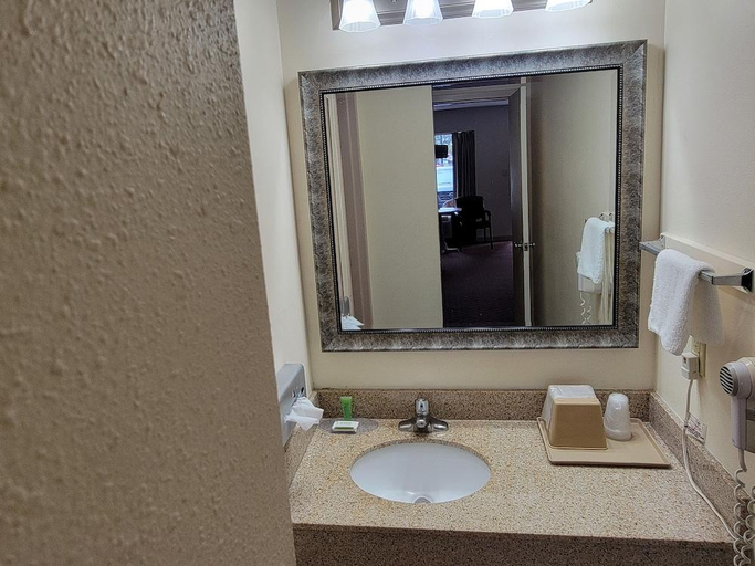 Bathroom 3, Twin Star Lodge, Harrison