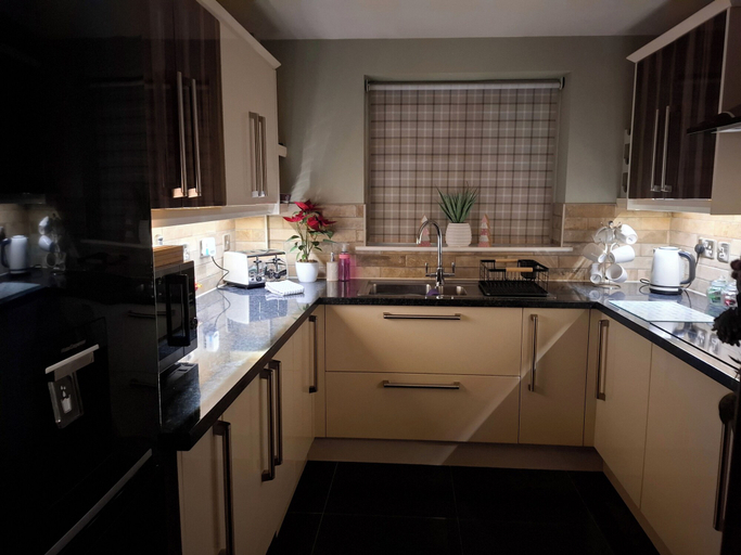 Others 5, 2 Bed House - Sleeps 4 - Pets - Garden - Parking, Nottinghamshire