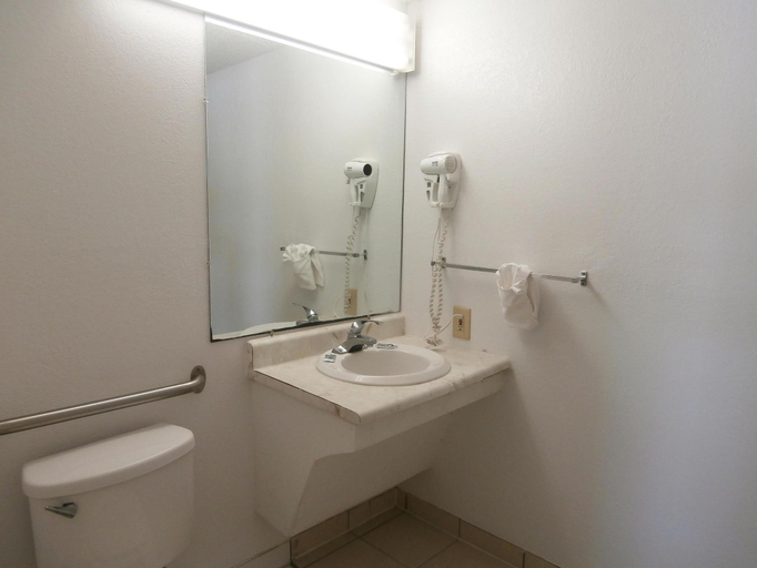 Bathroom 4, 712 INN, Horry