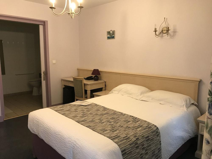 Bedroom 3, Logis hotel Saint-Joseph, Cher