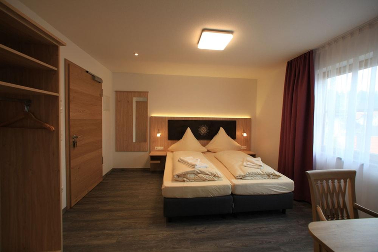 Bedroom 3, Hotel Gasthaus Sonne, Weilheim-Schongau