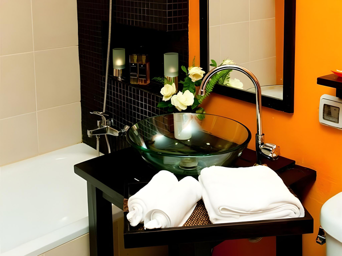 Bathroom 4, Miramar Bangkok Hotel, Samphantawong