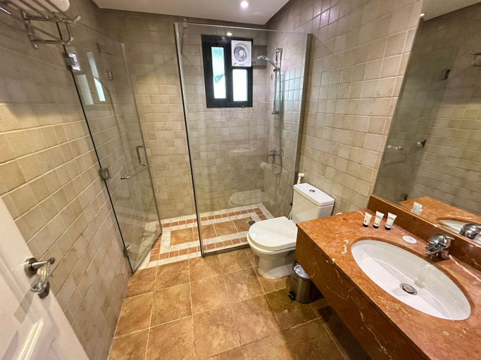Bathroom 4, loren serviced Apartment Corniche, Jeddah