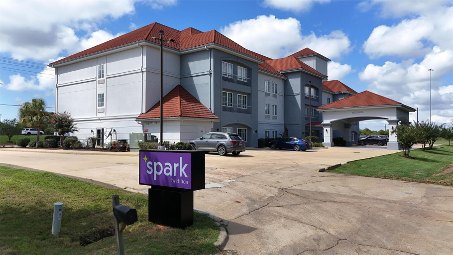 Exterior & Views 1, Spark by Hilton Brandon, Rankin