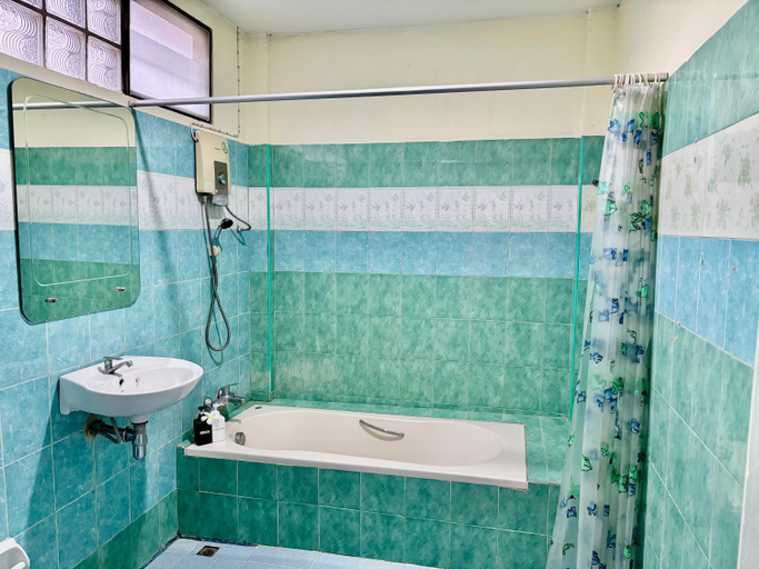 Bathroom 3, Sea Sun Bungalow, Ko Lanta