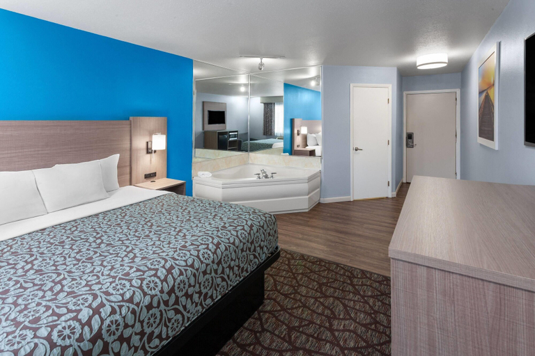 Bedroom 3, Baymont by Wyndham Manistee, Manistee
