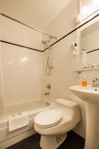 Bathroom 3, Hotel Chateau de l'Argoat, Montréal