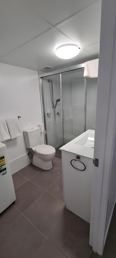 Bathroom 3, Chasely Apartment Hotel, Toowong
