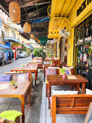 Food & Drinks 5, Back Home Backpackers, Phra Nakhon