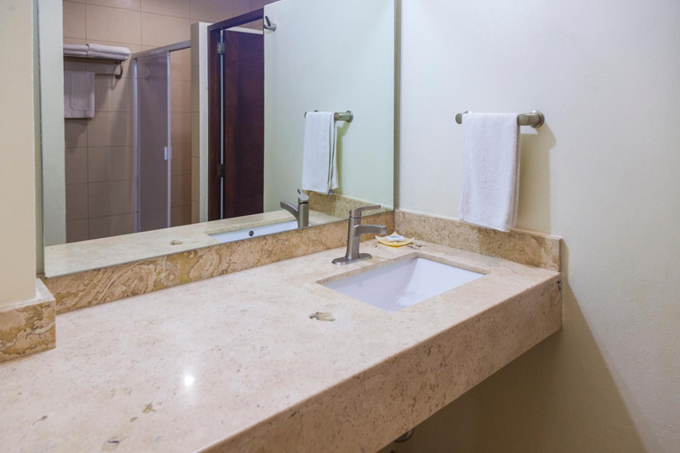 Bathroom 3, Hotel Nonni, Dist. Pochutla
