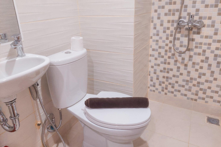 Bathroom 3, Cozy Studio Apartment at Cisauk Point By Travelio, Tangerang Selatan
