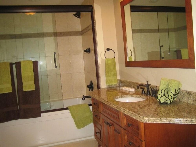 Bathroom 4, Crown Mansion Boutique Hotel & Villas, Nanaimo