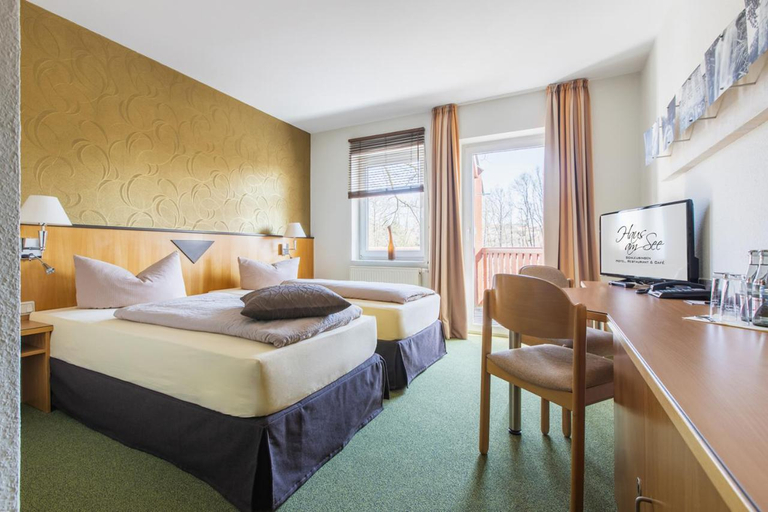 Bedroom 3, WAGNERS Seehotel Schleusingen, Hildburghausen