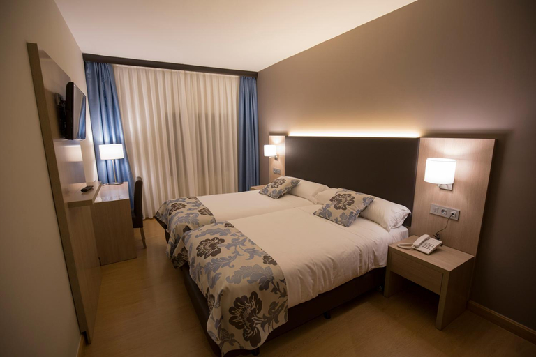 Bedroom 2, Hotel Valentin, Palencia