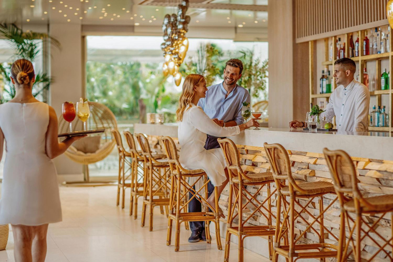Food & Drinks 5, Ikos Aria, South Aegean