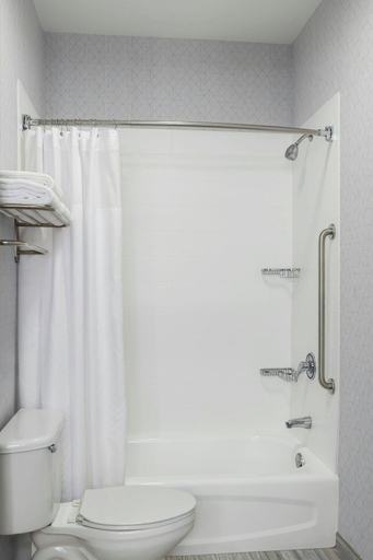 Bathroom 3, SpringHill Suites by Marriott Frankenmuth, Saginaw