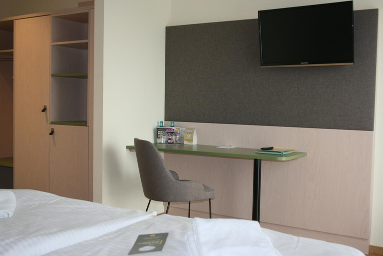 Bedroom 2, JUFA Hotel im Bruckenkopfpark - Julich, Düren