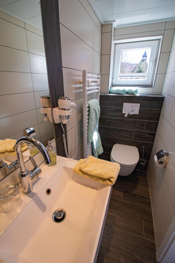 Bathroom 3, Gasthof Braun, Hochsauerlandkreis
