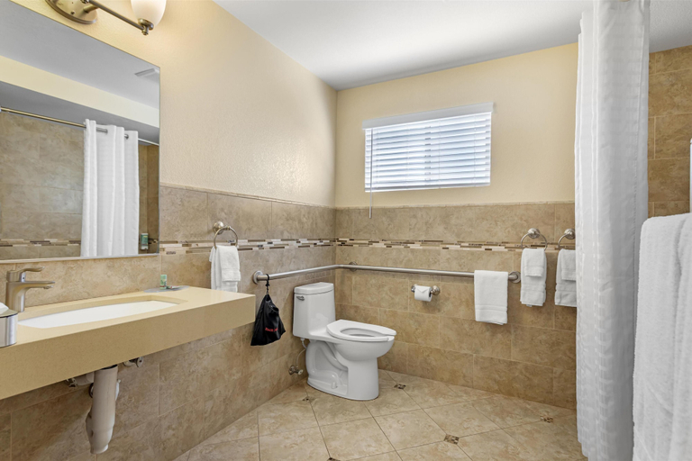 Bathroom 4, Best Western Petaluma Inn, Sonoma