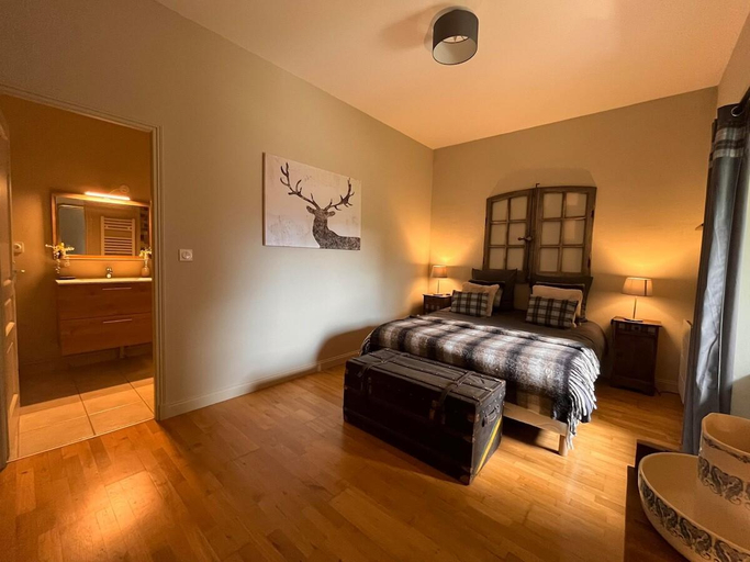 Bedroom 2, Le repaire de l'écuyer - gitesdanslain, Ain