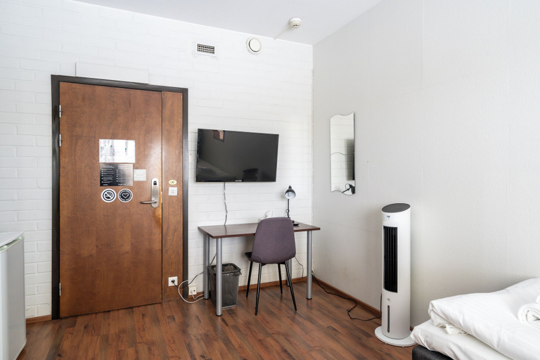 Bedroom 3, Hiisi Hostel Vihti - Private Rooms, Uusimaa