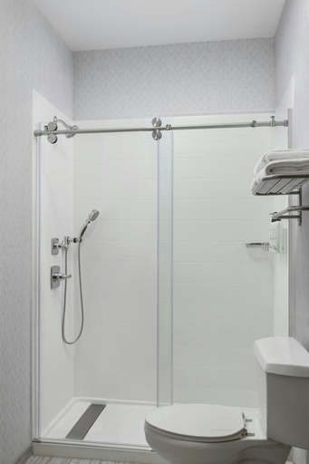 Bathroom 3, SpringHill Suites by Marriott Frankenmuth, Saginaw