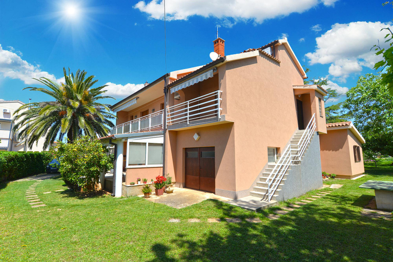 Others 4, Apartment 667, Medulin