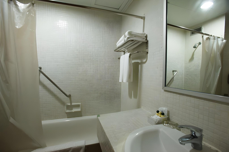 Bathroom 4, Rose Nana Hotel, Khlong Toey