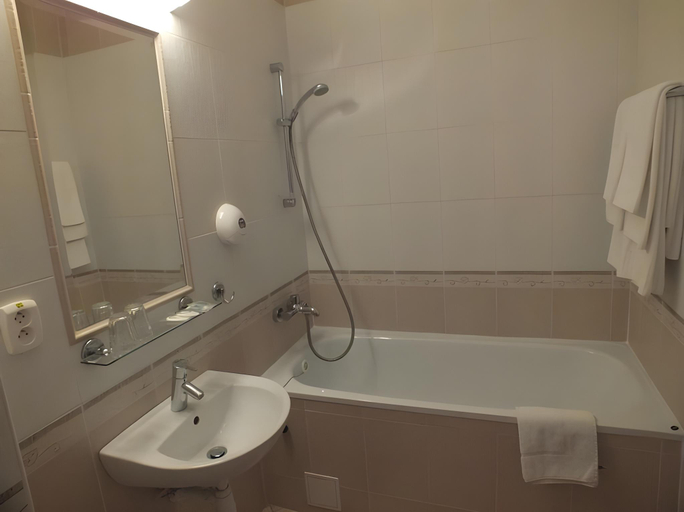 Bathroom 4, Hotel Artin, Bardejov