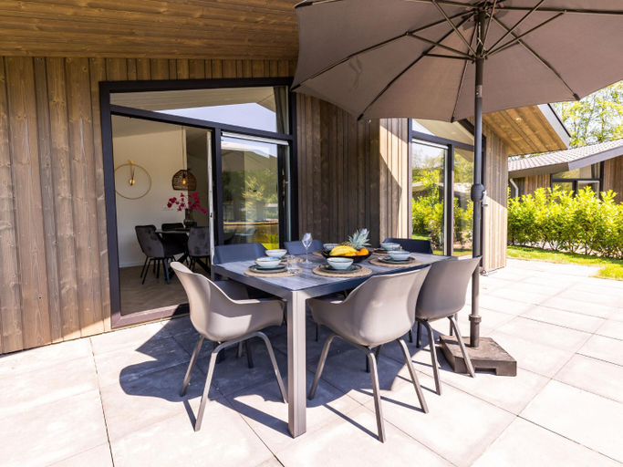 Balcony/terrace 5, Chalet by Pond with Sauna, Eersel