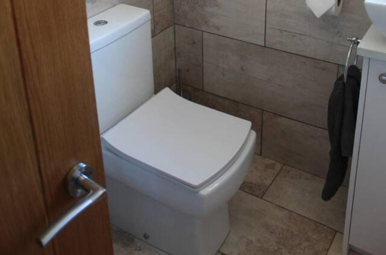 Bathroom 3, 2 Bed House - Sleeps 4 - Pets - Garden - Parking, Nottinghamshire