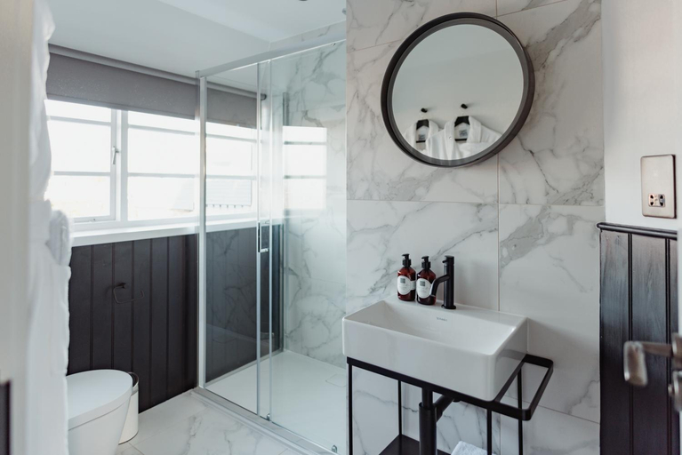 Bathroom 4, The Bonnie Badger, East Lothian