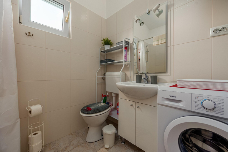 Bathroom 3, Apartments Trk, Vir