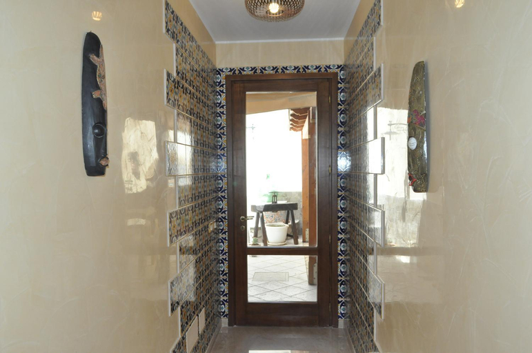 Bathroom 4, Al-Tair, Trapani