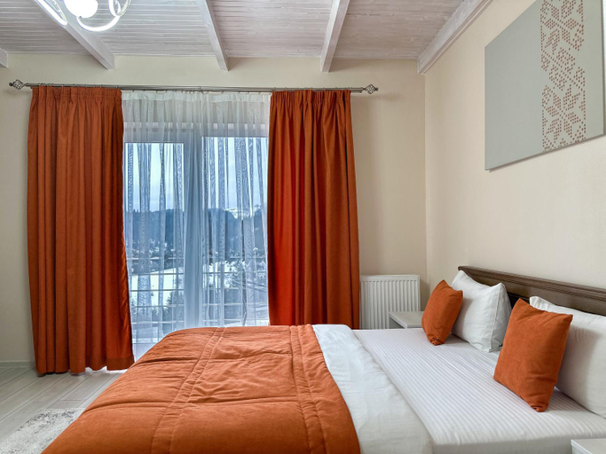 Bedroom 2, Шепіт Лісу, Nadvirnians'kyi