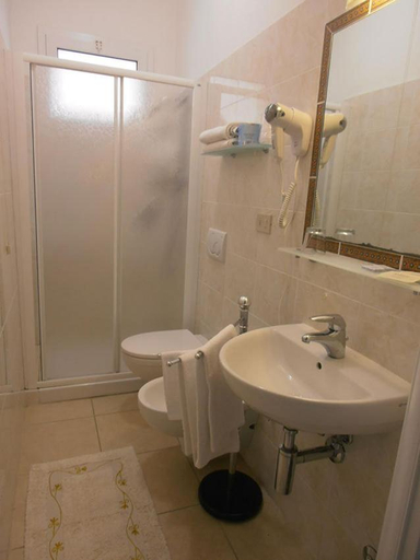Bathroom 3, Hotel Toscana, Pesaro E Urbino