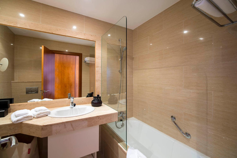 Bathroom 5, Hotel Tahiti, Baleares