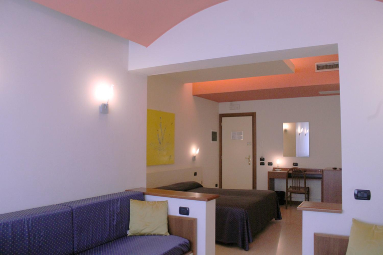 Others 3, Hotel Oasi, Alessandria