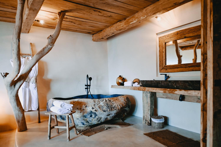 Bathroom 4, Lagnonu, Corse-du-Sud