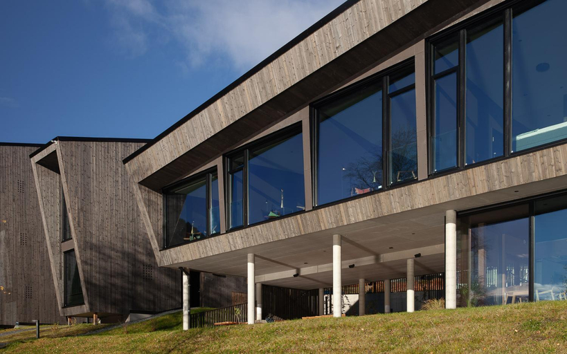Exterior & Views
