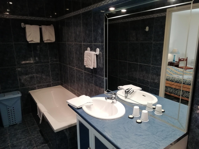 Bathroom 3, Quend-Plage Apartment with Pool, Somme