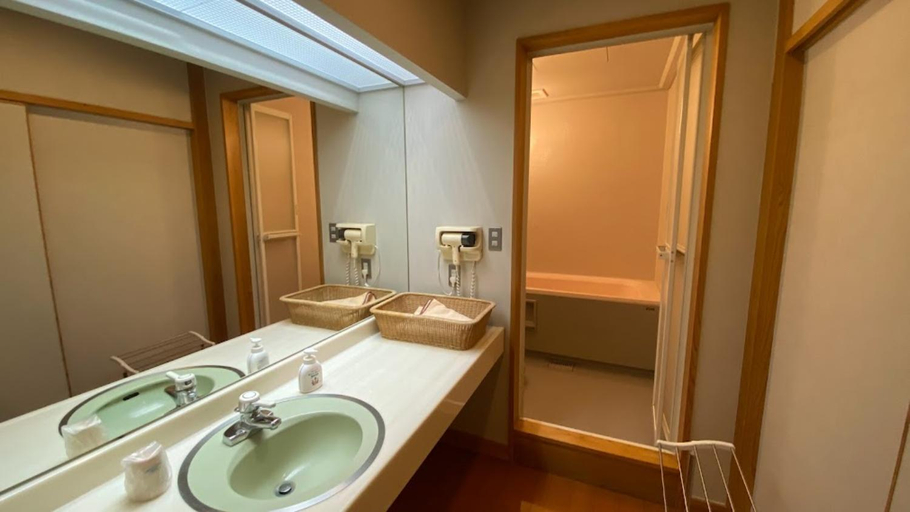Bathroom 3, Tabinoyado Yakurai Rinsenkan, Kami Town