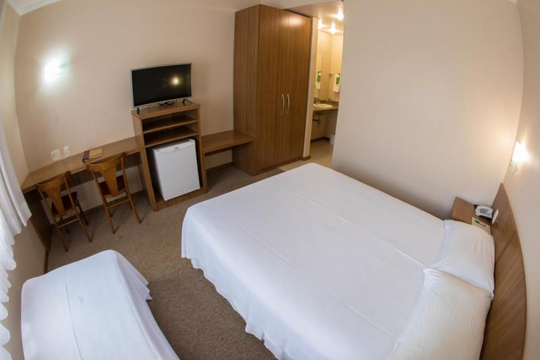 Bedroom 1, Hotel Itagy, Tibaji