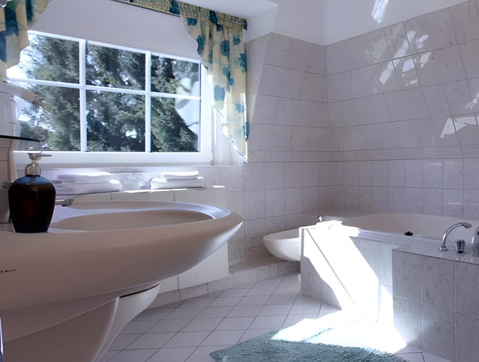 Bathroom 4, Hotel Nordic, Segeberg