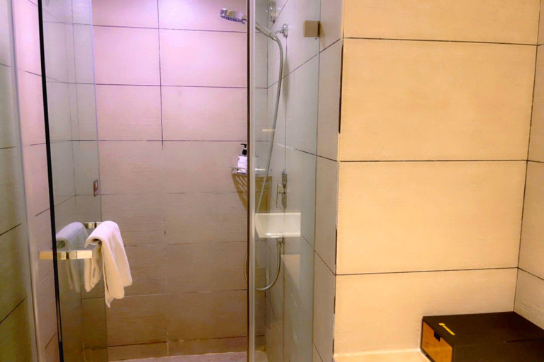 Bathroom 3, Home Inn Plus (Kunming Nanping Pedestrian Street Golden Eagle Plaza), Kunming