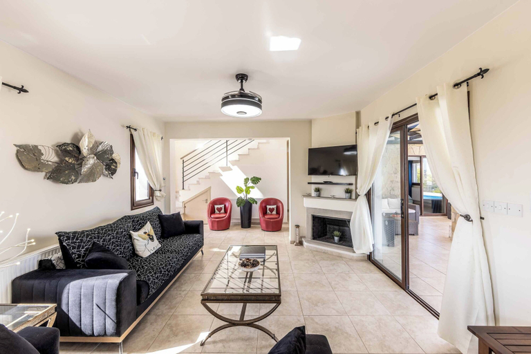 Others 5, Villa Cleco