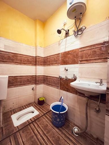 Bathroom, JK ROYAL PALACE AND LODGE, Allahabad