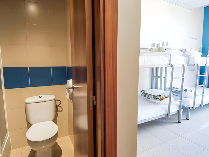 Bathroom 3, Safestay Barcelona Passeig de Gracia, Barcelona